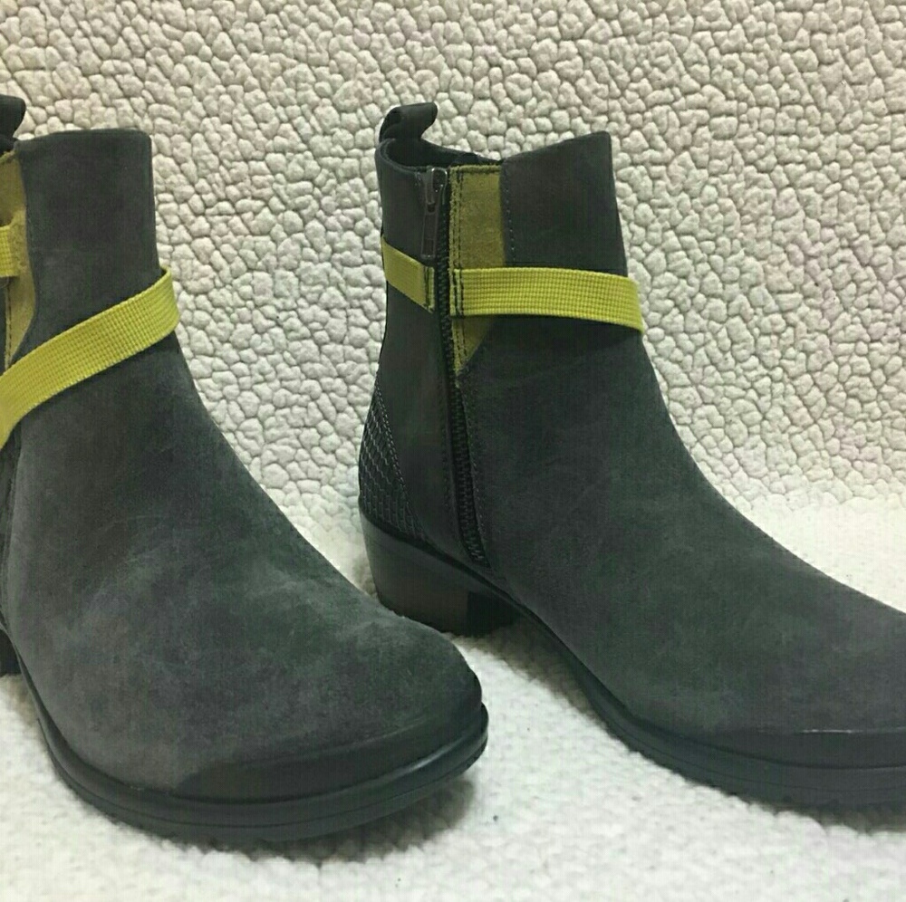 SOLD! KEEN Boots
